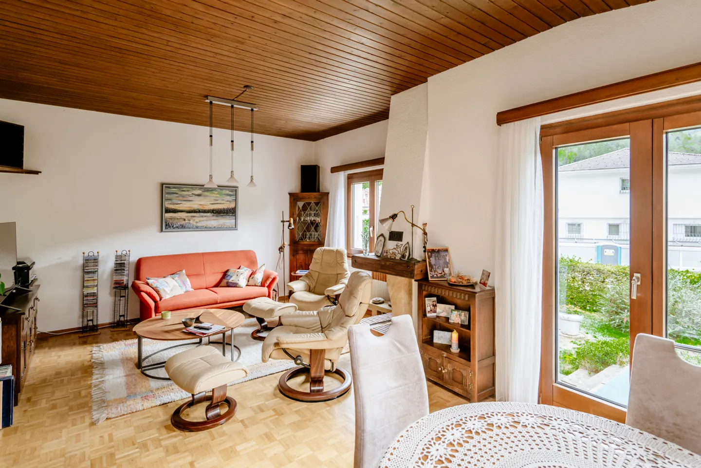 Individual villa with 7 rooms and large garden - Photo 2 of 13