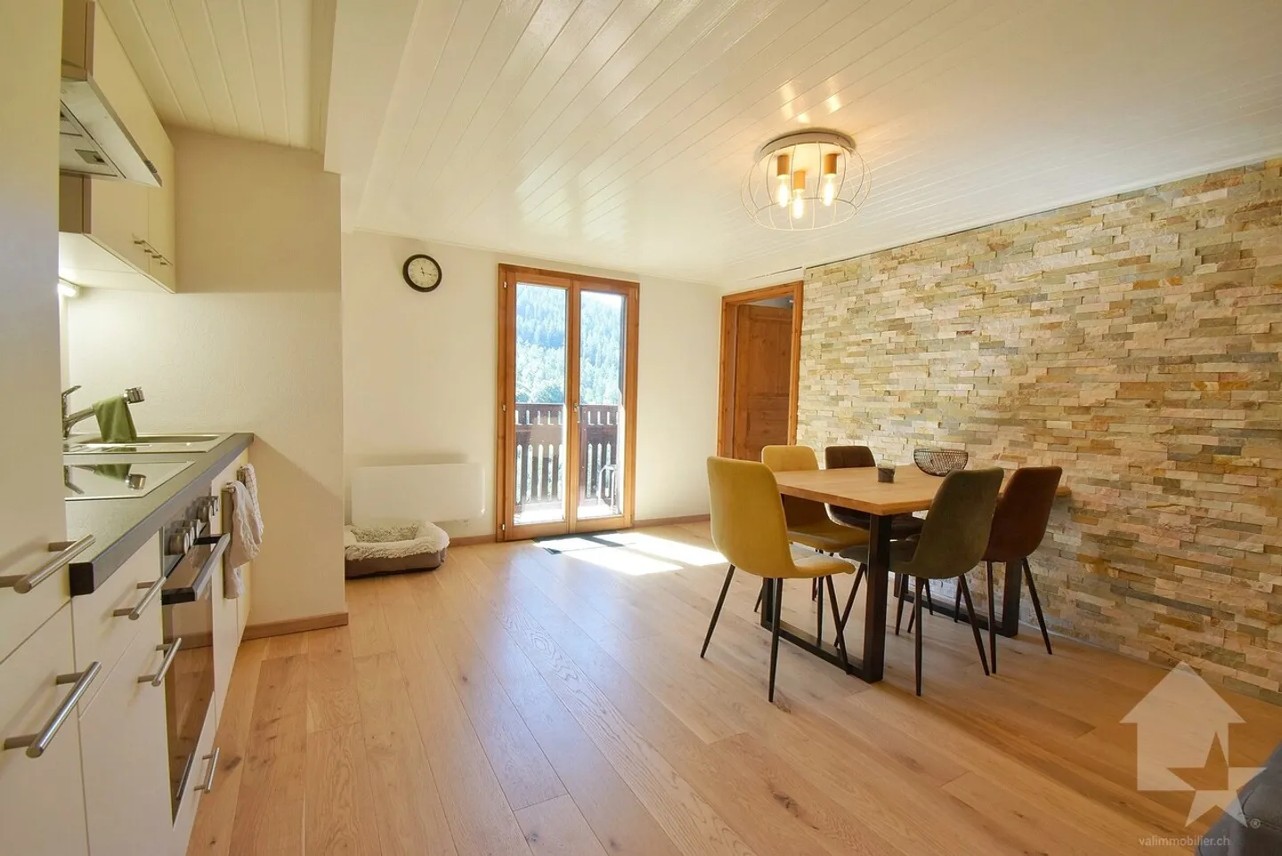 Magnifique appartement de 3.5 pièces complètement rénové en 2024 - Photo 3 of 11