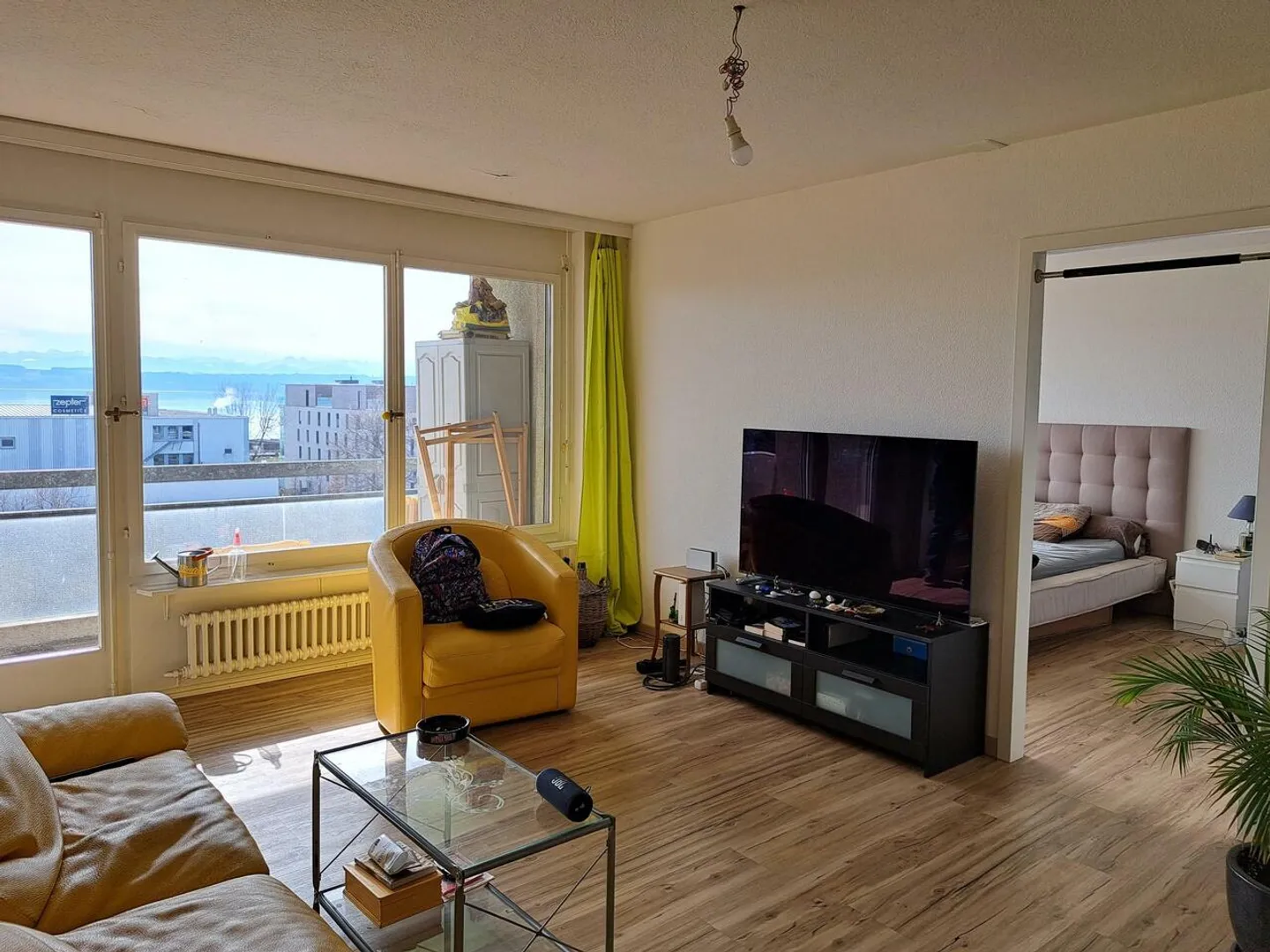 Nice 2.5 rooms with balcony just steps from the lake with elevator - Photo 5 of 10