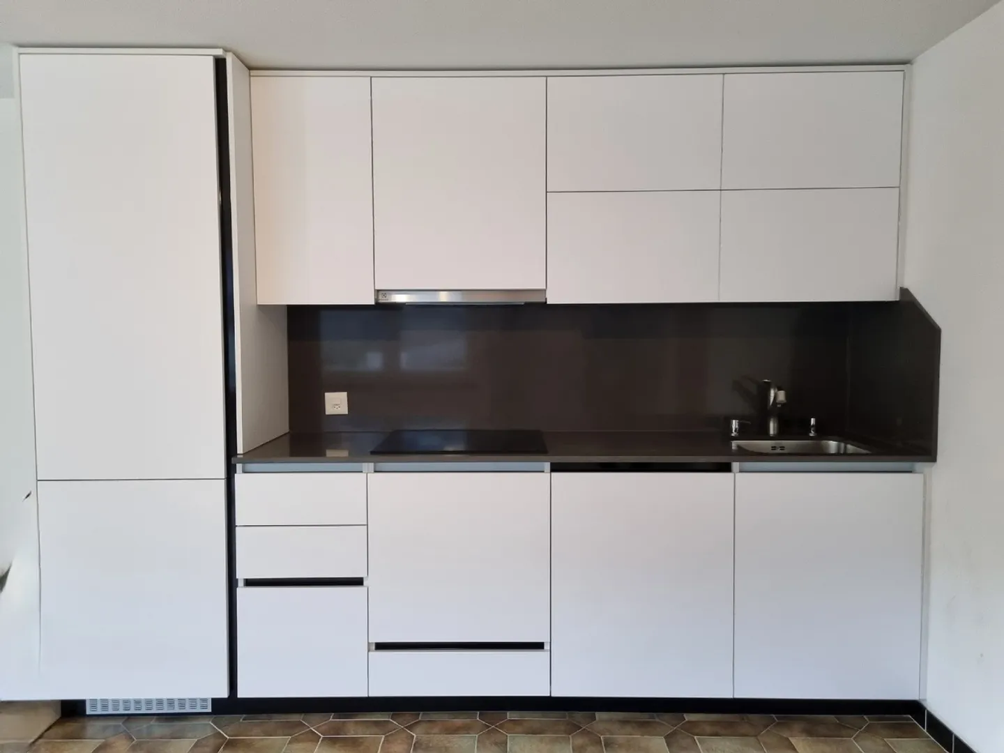 Functional and fully equipped commercial space - Photo 5 of 9