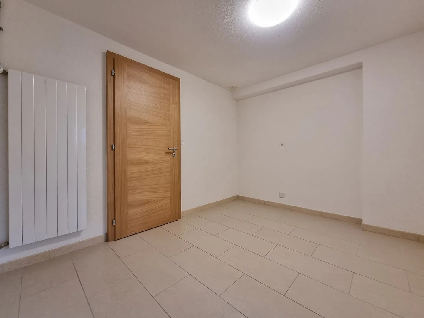 Functional and fully equipped commercial space - Photo 6 of 9