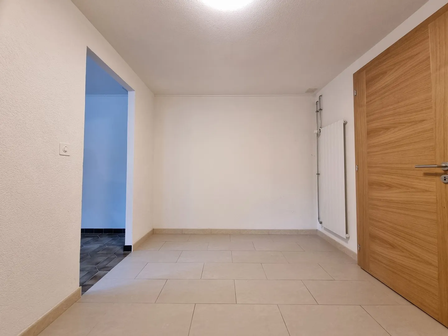 Functional and fully equipped commercial space - Photo 7 of 9