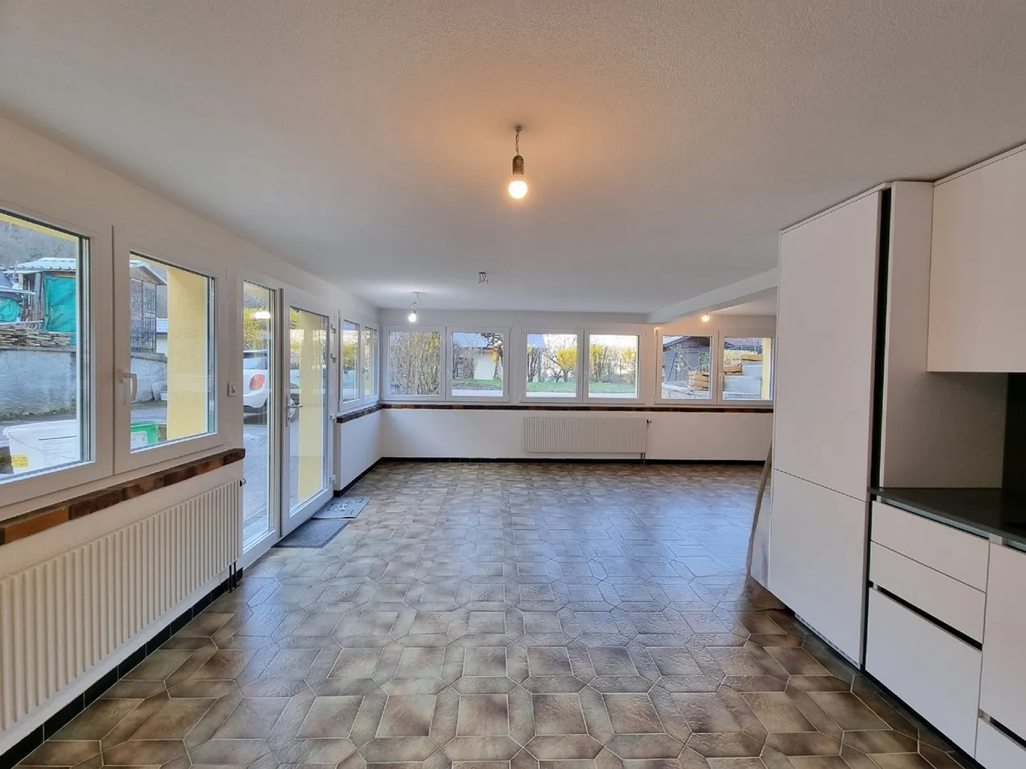 Functional and fully equipped commercial space - Photo 4 of 9