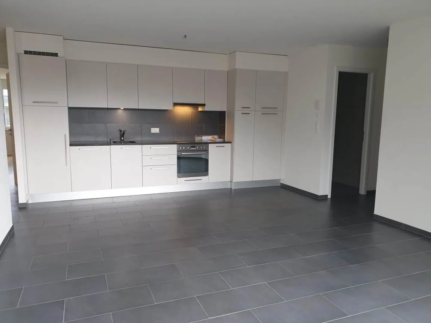 Incantevole appartamento di 3,5 locali con grande balcone - Foto 2 di 8