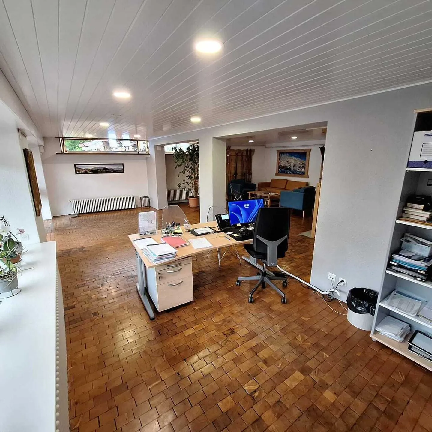 Espace Commercial Rénové - Photo 2 sur 3