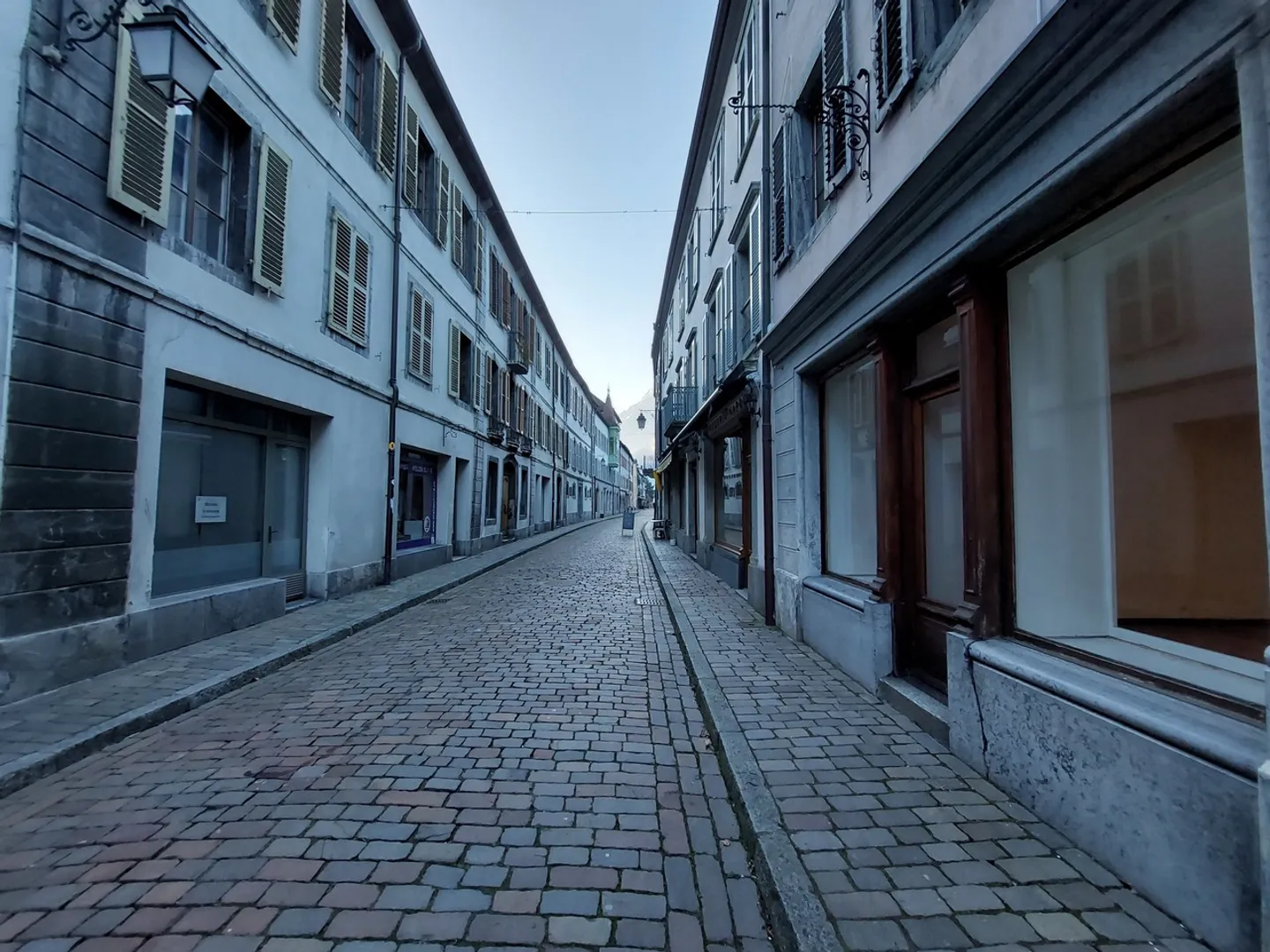 LOCAL IN THE HEART OF THE OLD TOWN - Photo 4 of 4