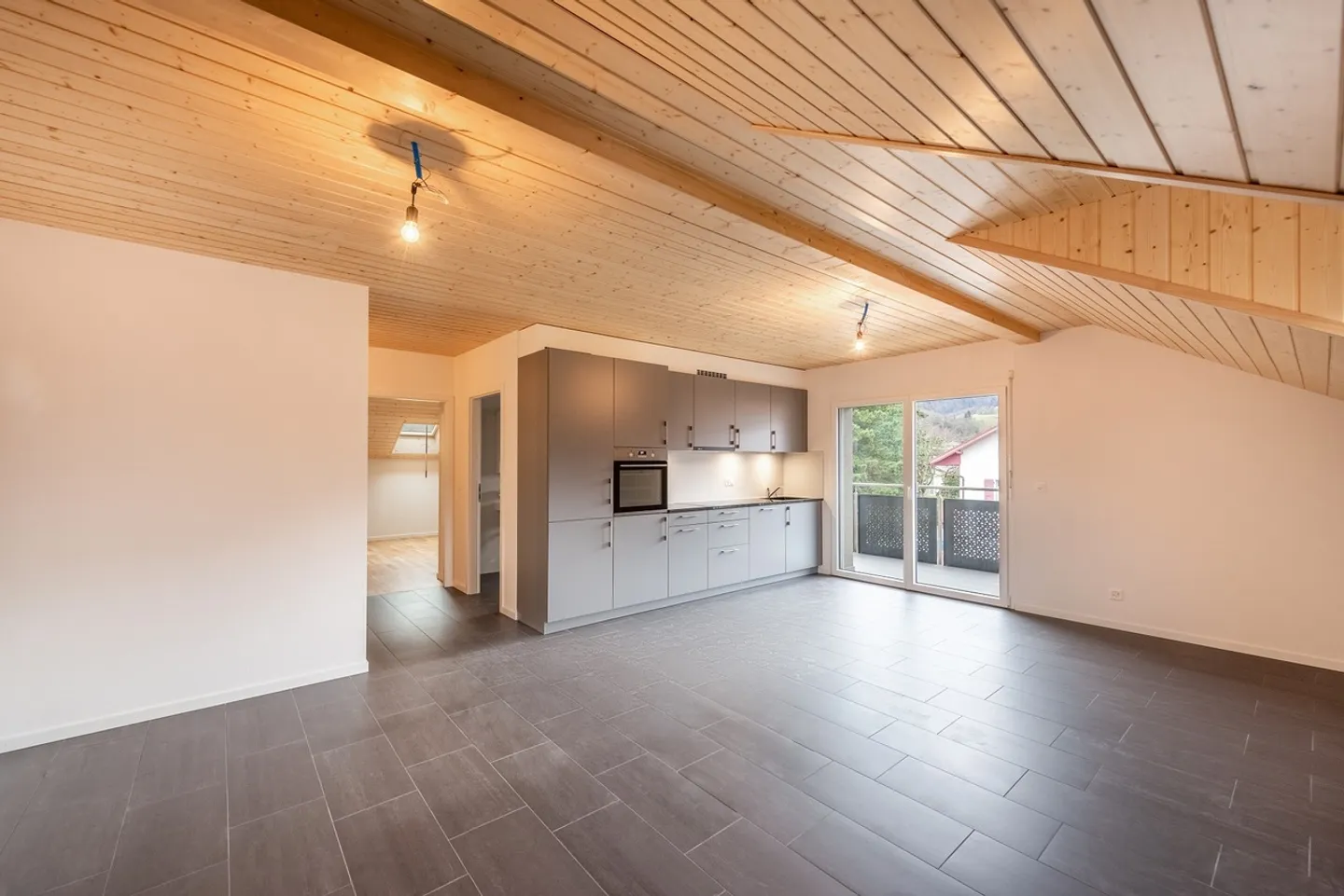 Magnificent 3.5-room apartment on the top floor - Photo 3 of 10