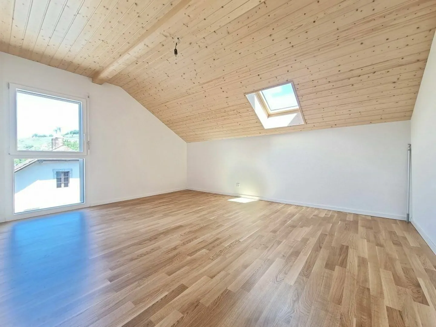 Magnificent 3.5-room apartment on the top floor - Photo 9 of 10