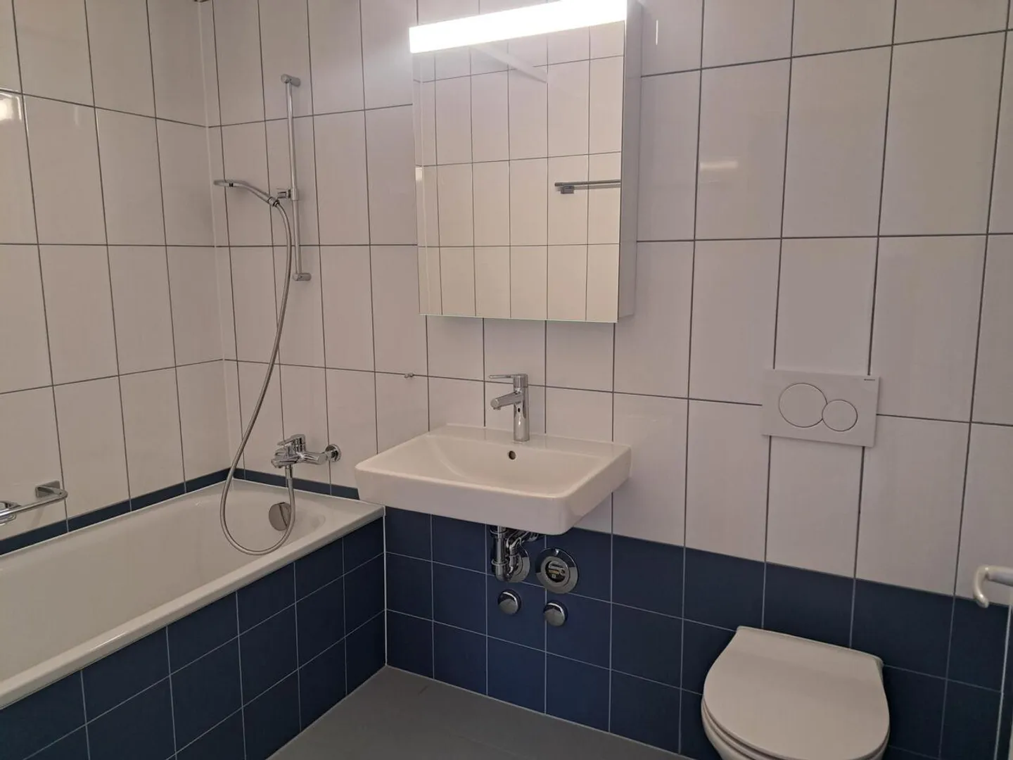 RENOVIERTES WOHNUNG MIT BALKON UND AUFZUG - Foto 8 von 9