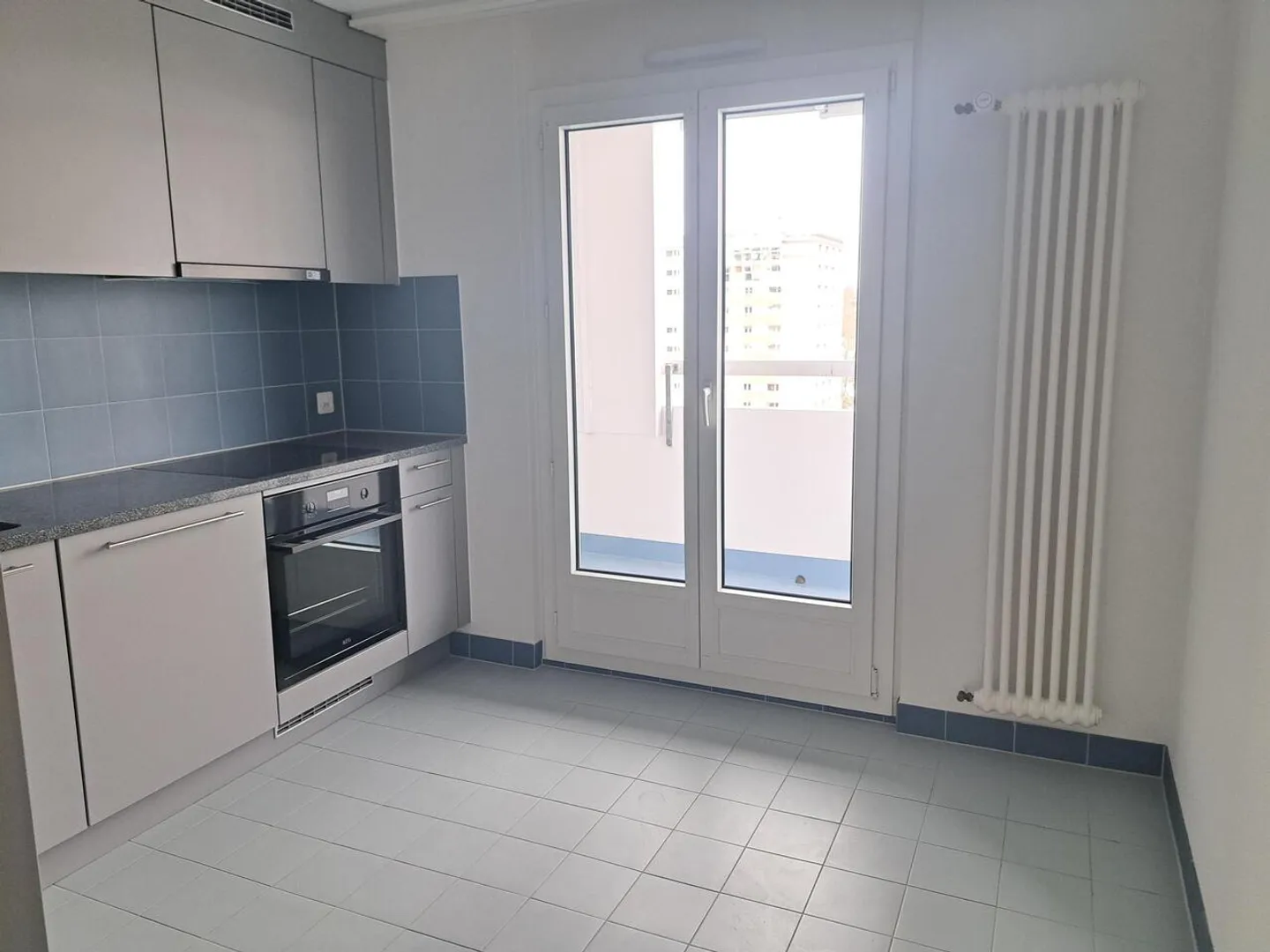 RENOVIERTES WOHNUNG MIT BALKON UND AUFZUG - Foto 3 von 9