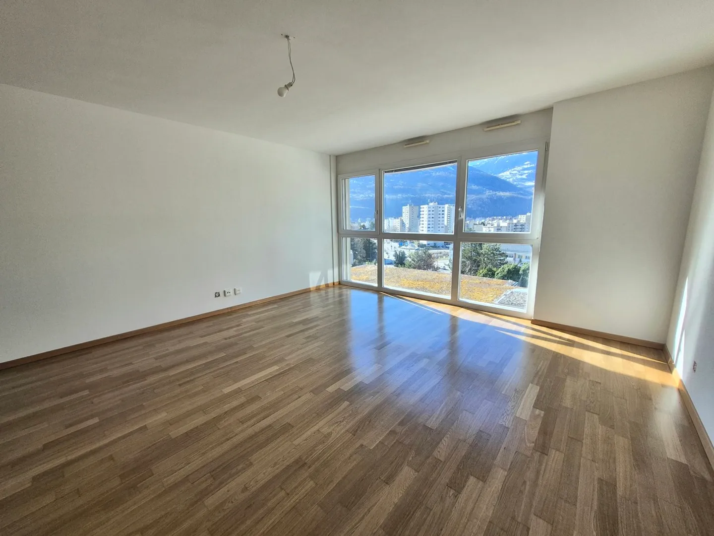GERÄUMIGES STUDIO VON 49M2 IN SION - Foto 5 von 7