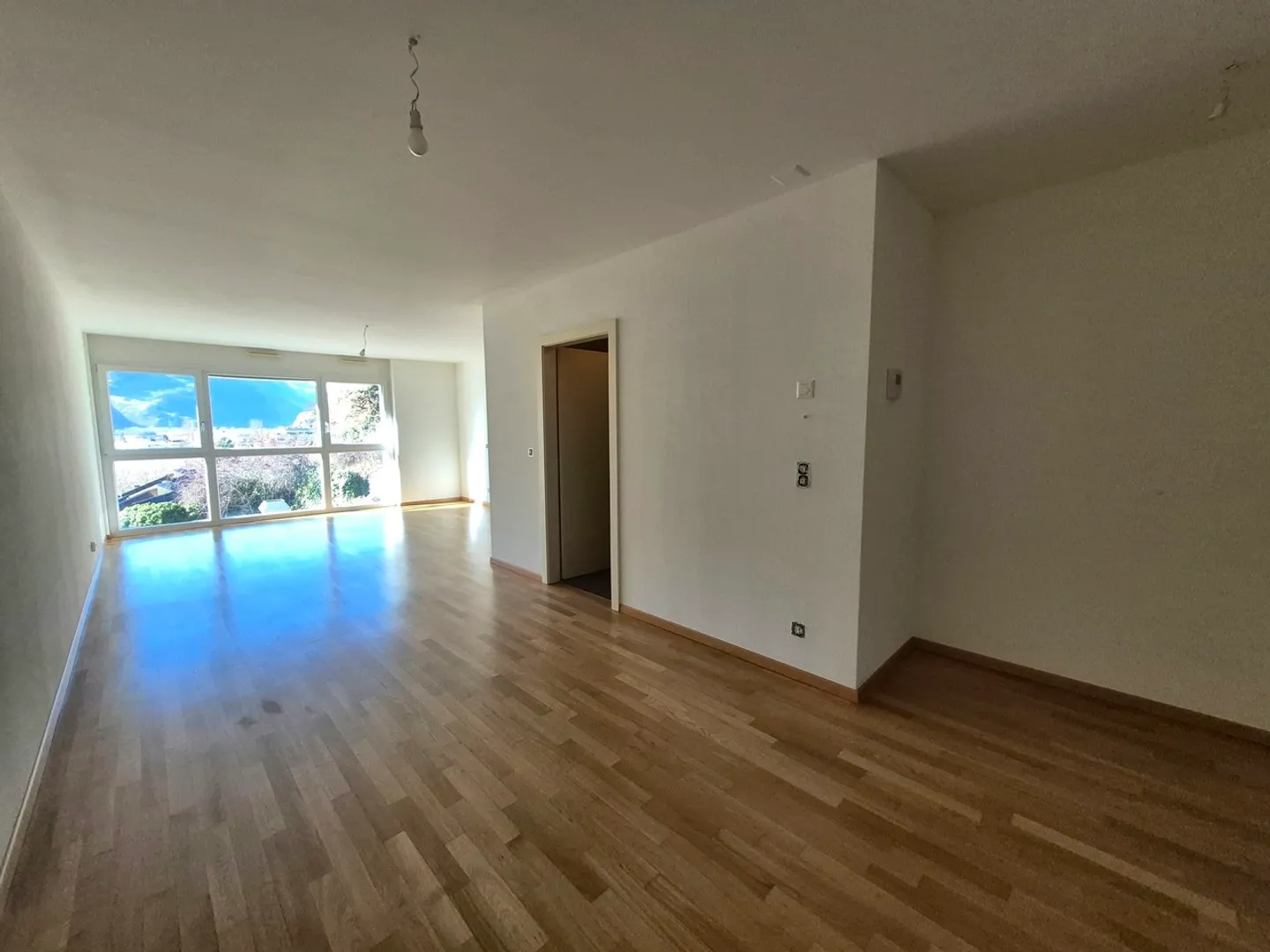 GERÄUMIGES STUDIO VON 49M2 IN SION - Foto 3 von 7
