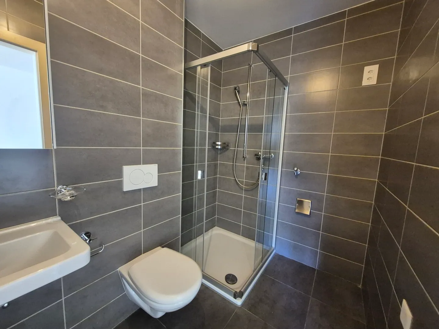GERÄUMIGES STUDIO VON 49M2 IN SION - Foto 7 von 7
