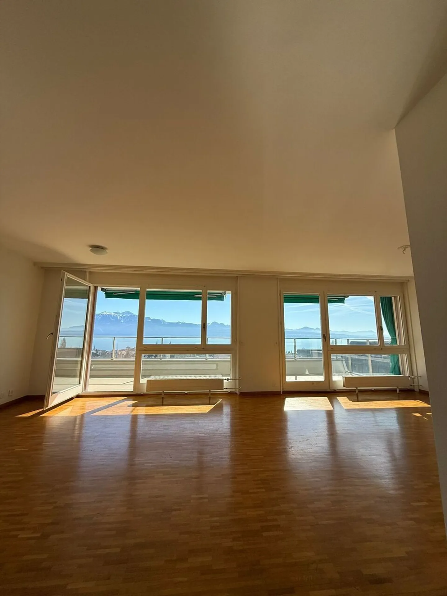 Wunderschöne 5,5-Zimmer-Wohnung mit Seeblick - Foto 2 von 10