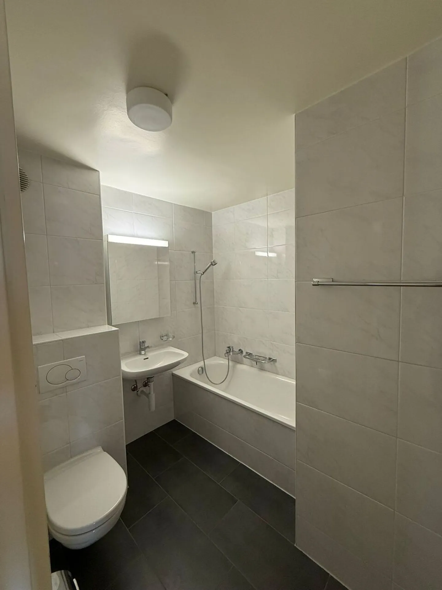 Wunderschöne 5,5-Zimmer-Wohnung mit Seeblick - Foto 9 von 10