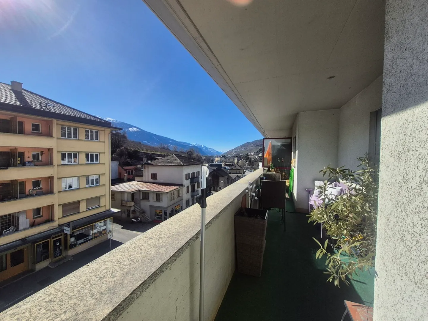 DA AFFITTARE - AMPIO STUDIO A SIERRE - Foto 1 di 10