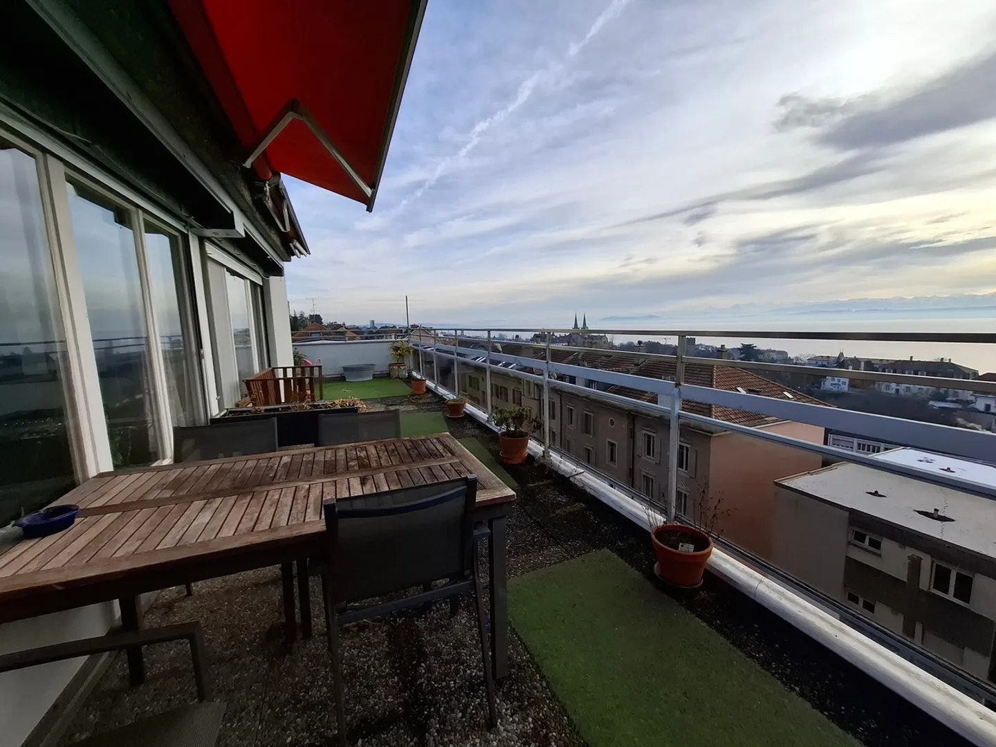 3-room penthouse apartment close to the train station - Photo 1 of 9