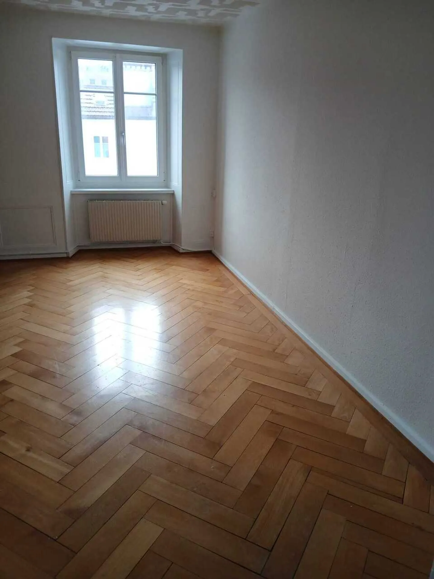 Rue du Puits 18, 3-room apartment 2nd floor with refurbished paintings - Photo 4 of 8