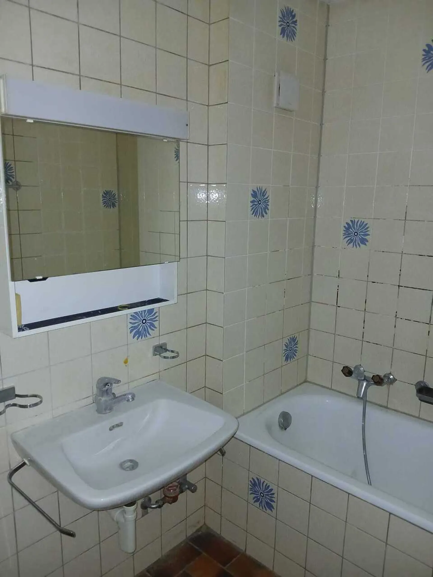 Rue du Puits 18, 3-room apartment 2nd floor with refurbished paintings - Photo 6 of 8