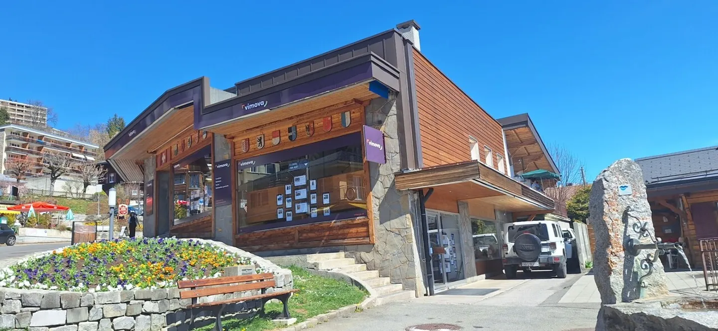 Gewerbliche Räumlichkeiten im Herzen des Dorfes - Foto 2 von 2