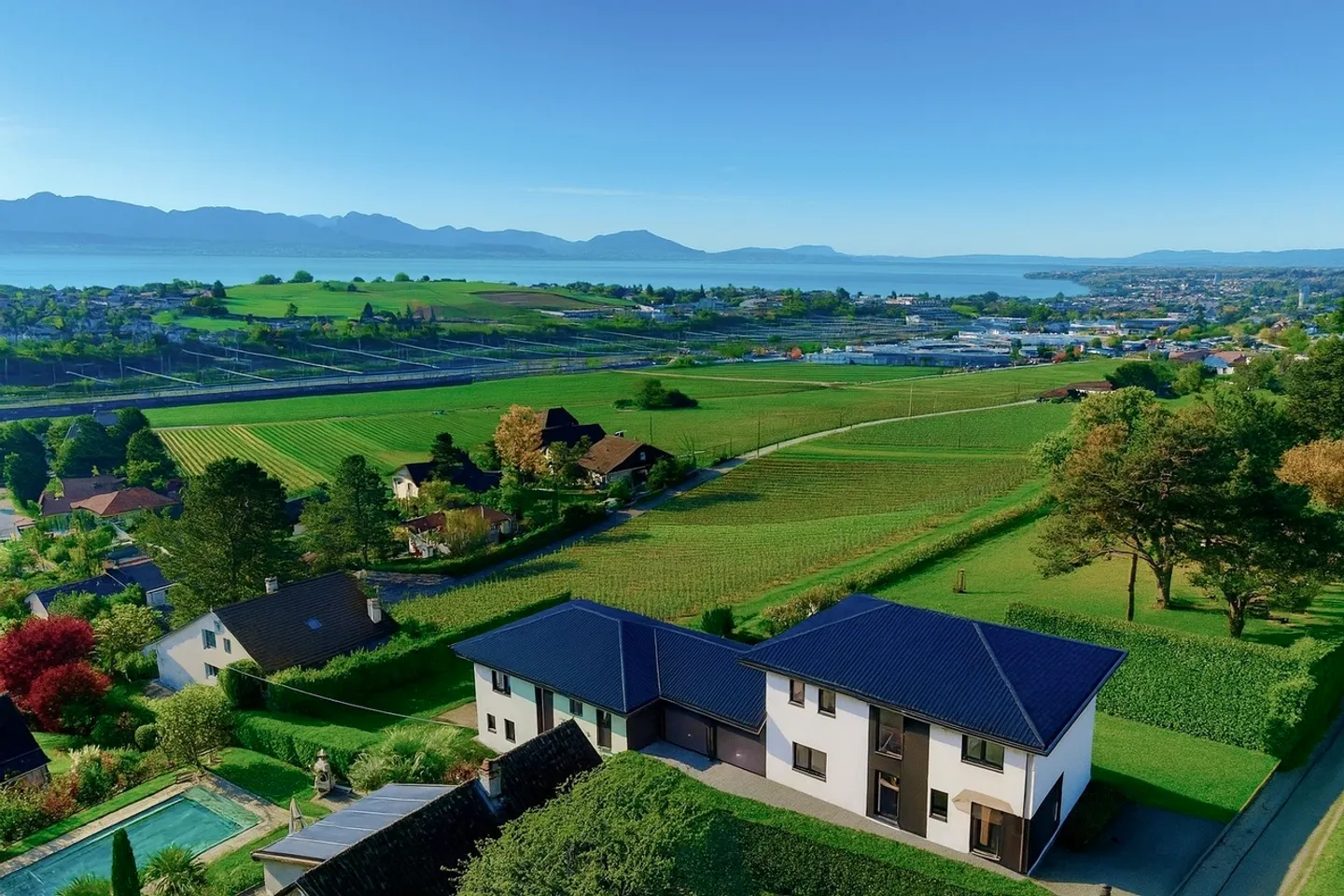 Villa with panoramic view of the lake, the Alps, and the Jura! - Photo 1 of 10