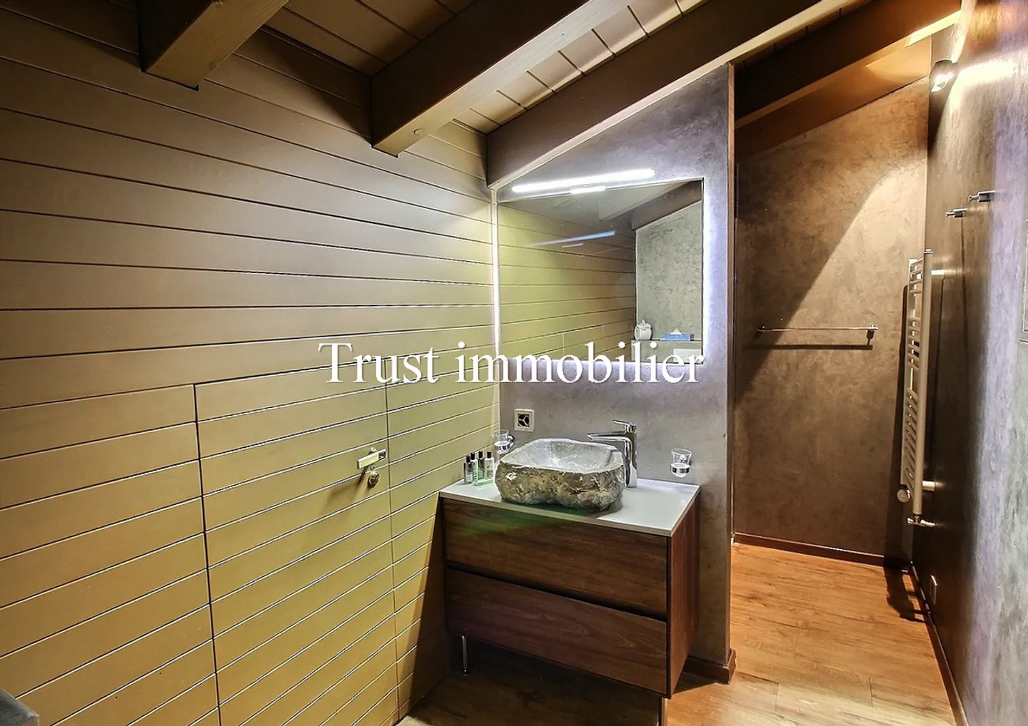 Incredible 4.5 room penthouse for rent, near Crans center - Photo 10 of 13