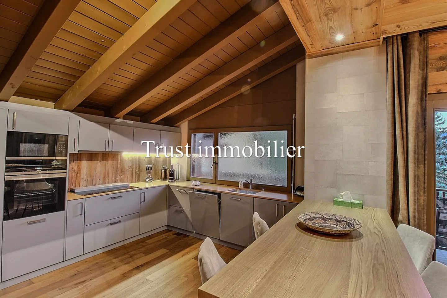 Incredible 4.5 room penthouse for rent, near Crans center - Photo 4 of 13