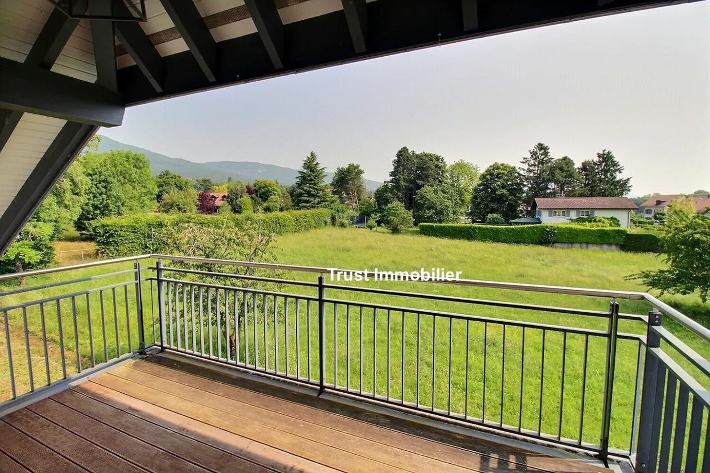 Spacious Modern Apartment in the Heart of Gingins with Jura View, 10 Minutes from Nyon - Photo 7 of 8