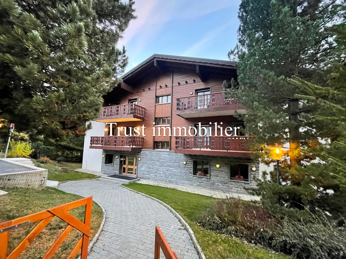 4026L. Beautiful apartment 4.5 rooms for rent, center of Crans - Photo 9 of 10