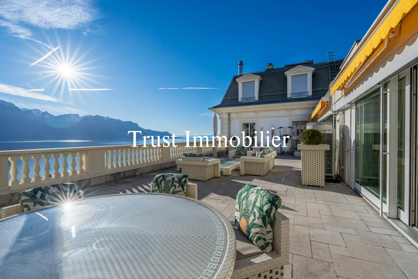 Exceptional Penthouse in the Heart of Montreux - Where Luxury Meets Nature - Photo 9 of 13