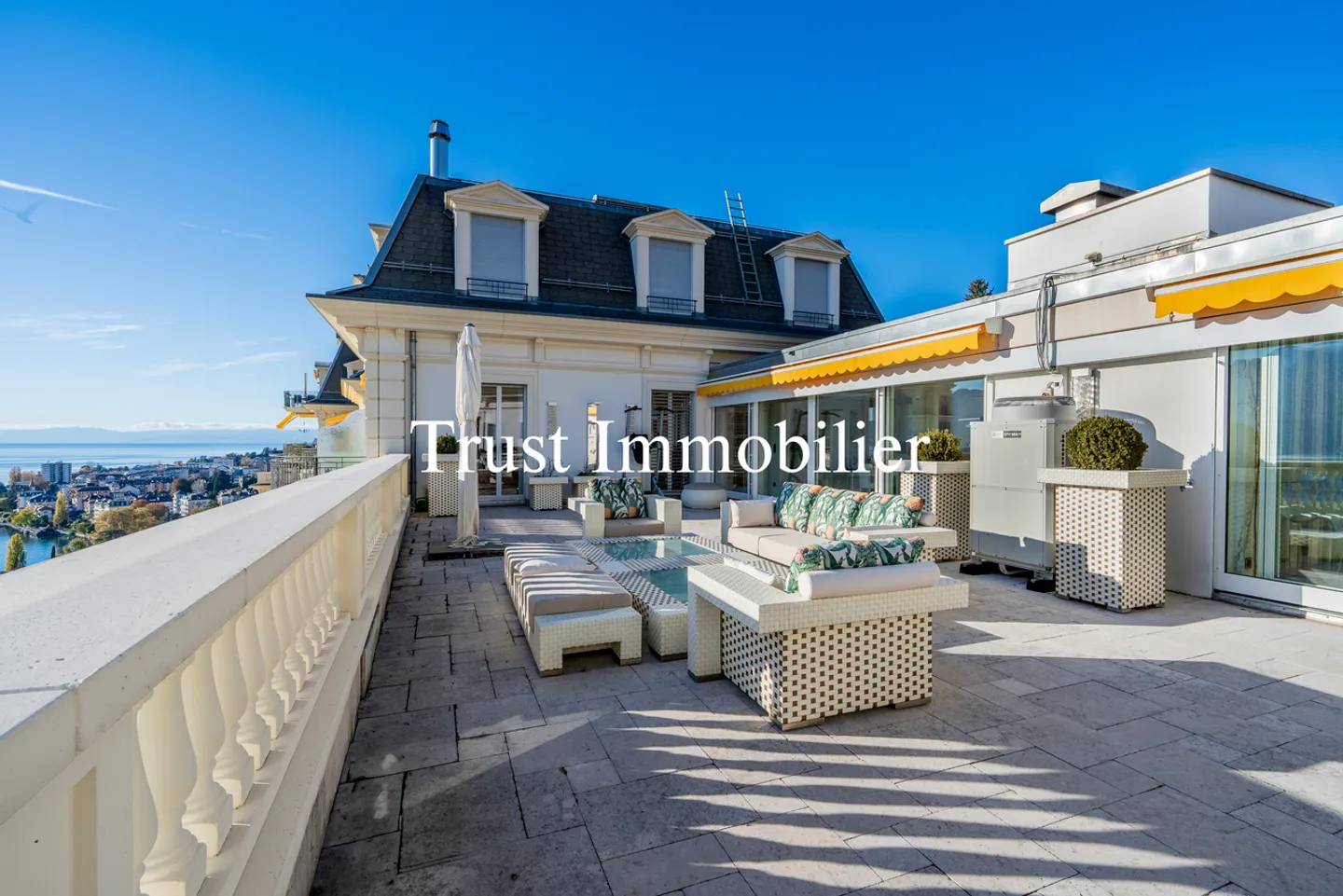Exceptional Penthouse in the Heart of Montreux - Where Luxury Meets Nature - Photo 4 of 13