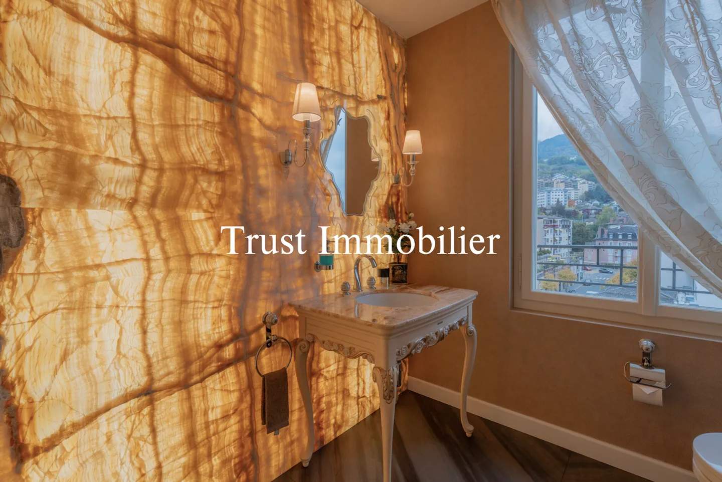 Exceptional Penthouse in the Heart of Montreux - Where Luxury Meets Nature - Photo 5 of 13