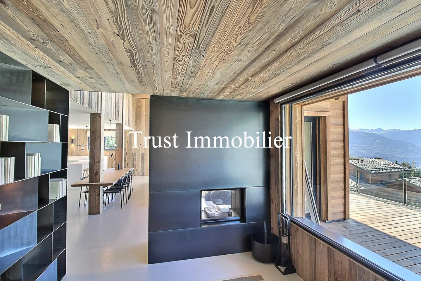 6041. Rare Chalet, 15 min walk from the Regent - Photo 6 of 13