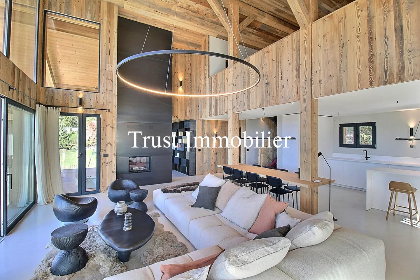 6041. Rare Chalet, 15 min walk from the Regent - Photo 11 of 13