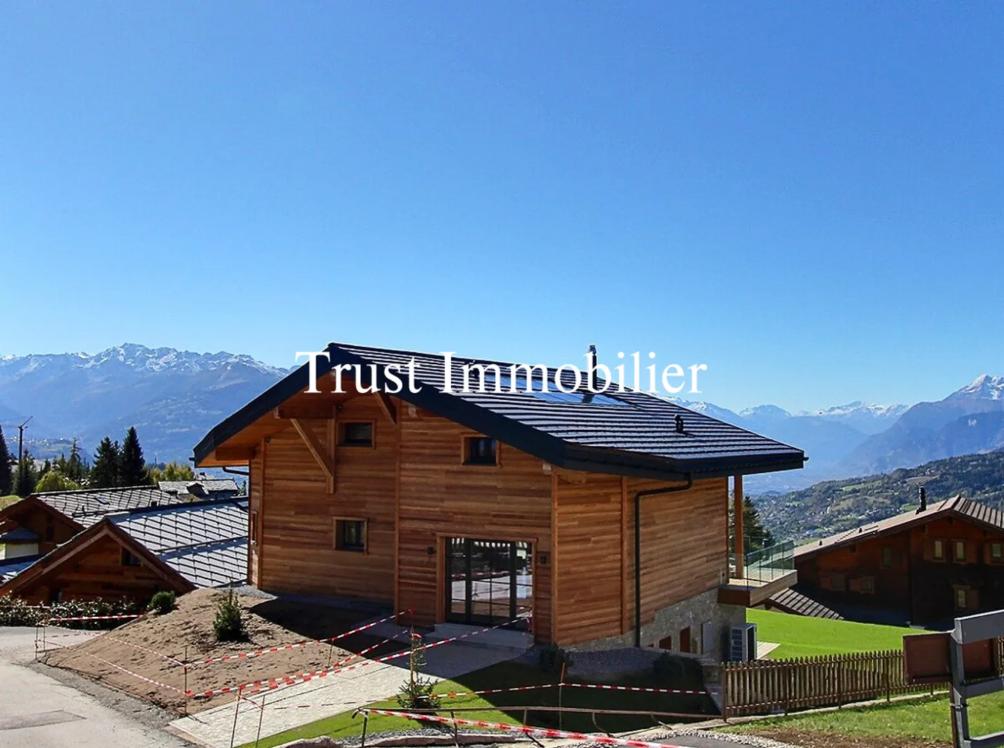 6041. Rare Chalet, 15 min walk from the Regent - Photo 3 of 13