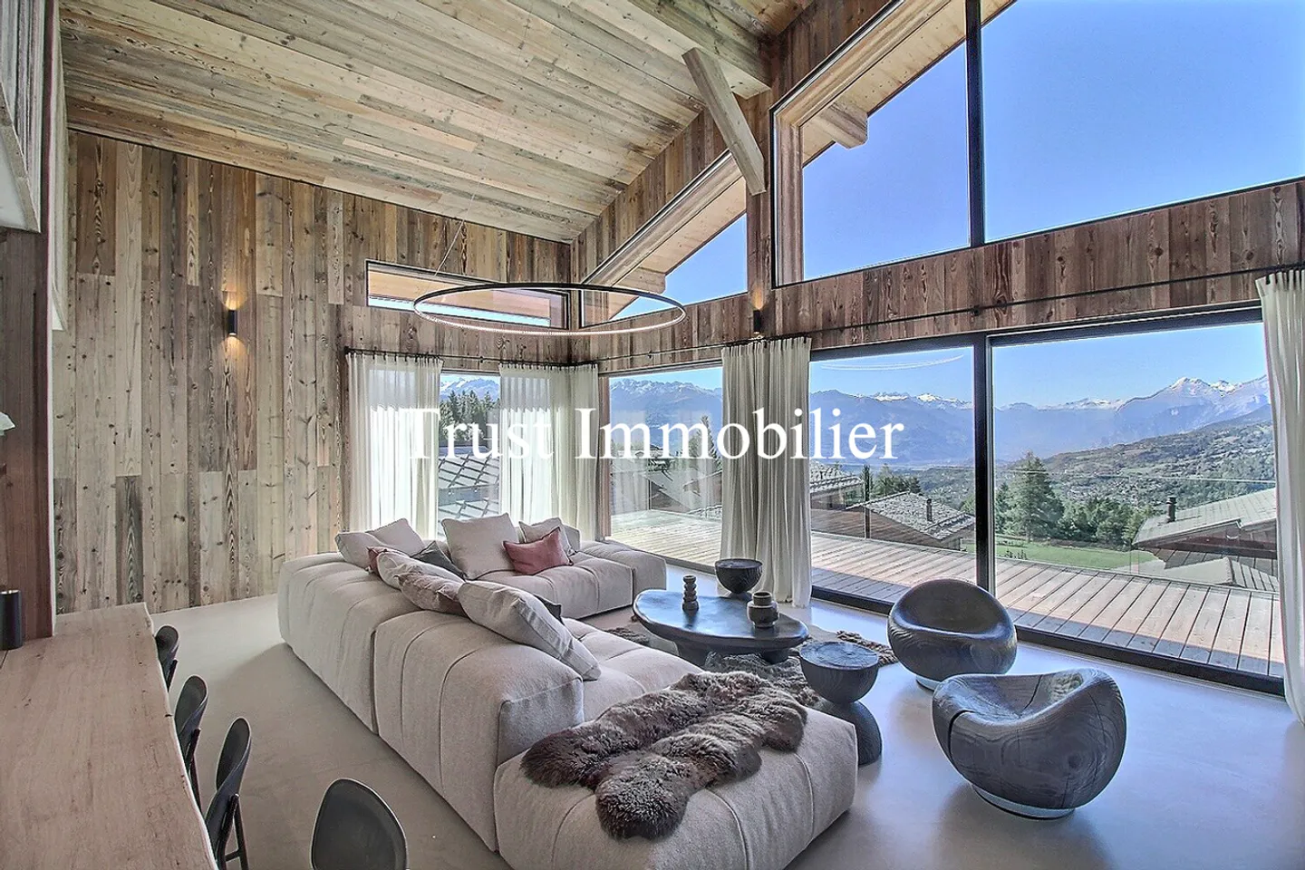 6041. Rare Chalet, 15 min walk from the Regent - Photo 1 of 13