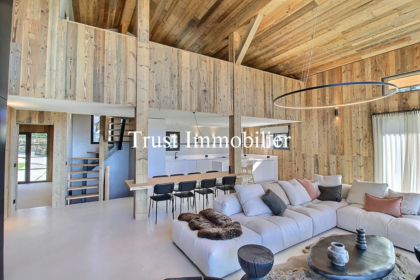 6041. Rare Chalet, 15 min walk from the Regent - Photo 5 of 13