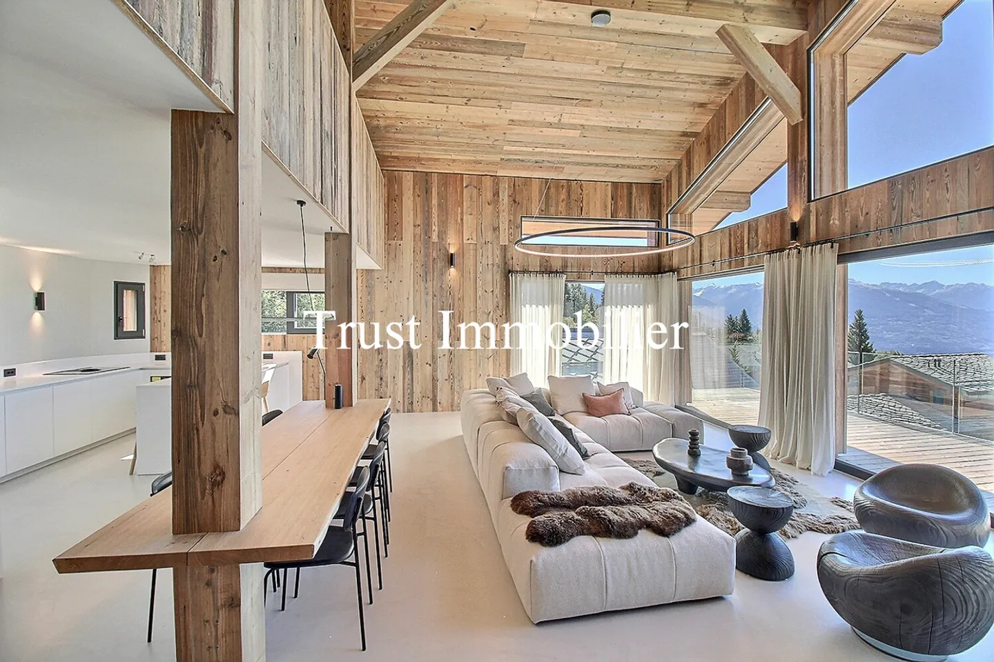 6041. Rare Chalet, 15 min walk from the Regent - Photo 7 of 13