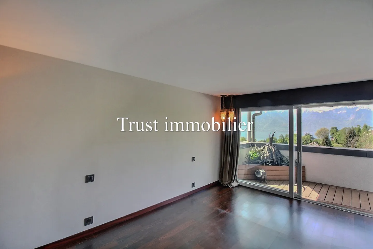 5058.G Spacious duplex - Panoramic view of the lake and mountains, Vevey - Photo 8 of 13