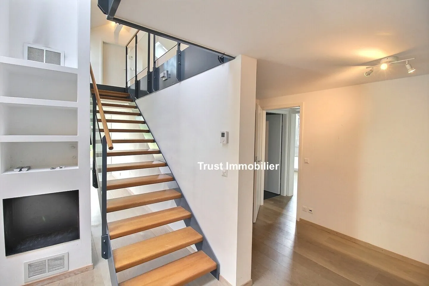 5011.D Spacieux attique moderne avec vue sur le Jura, 10 min de Nyon - Photo 8 sur 13