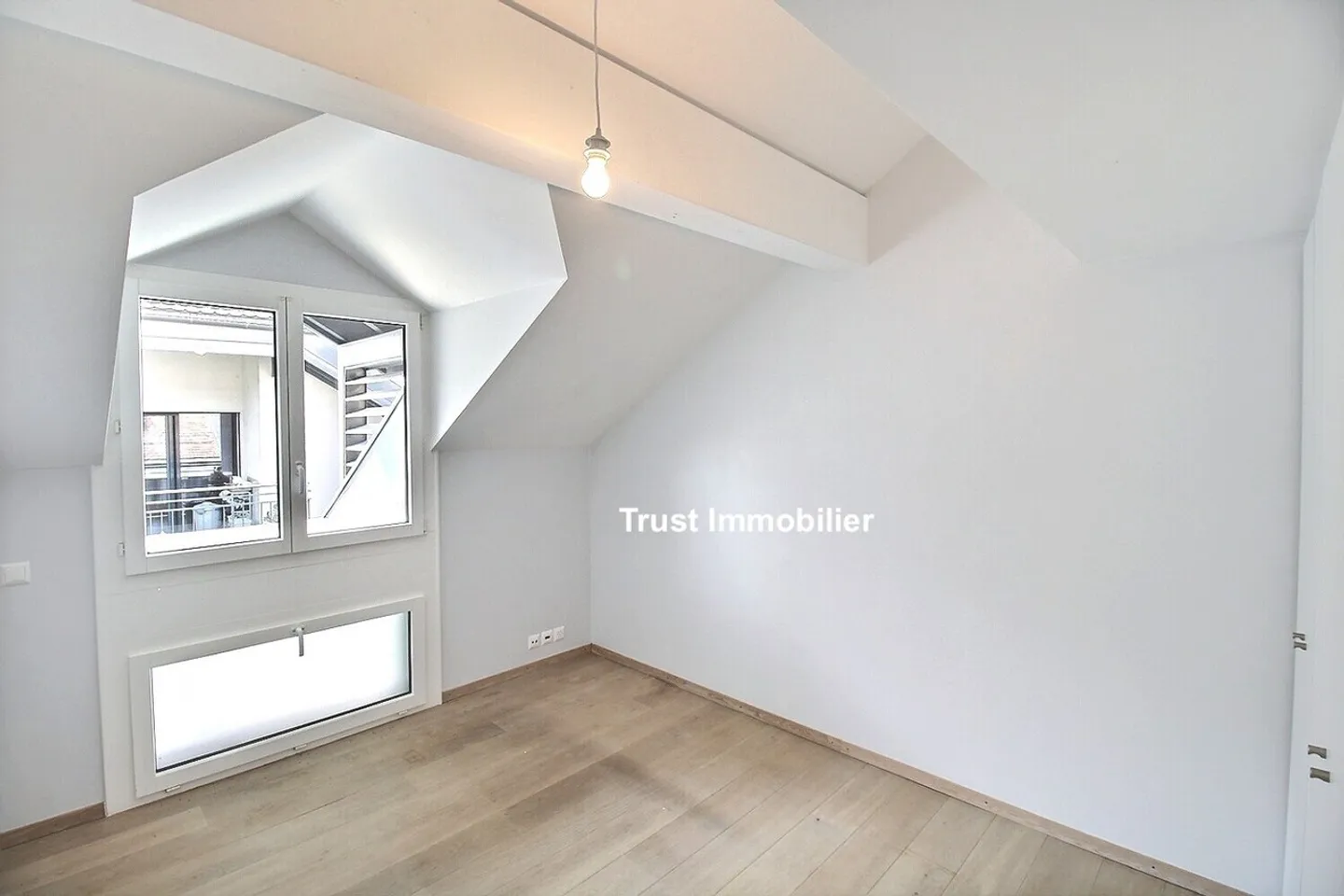 Spacious Modern Apartment with Jura View, 10 Minutes from Nyon - Photo 10 of 13