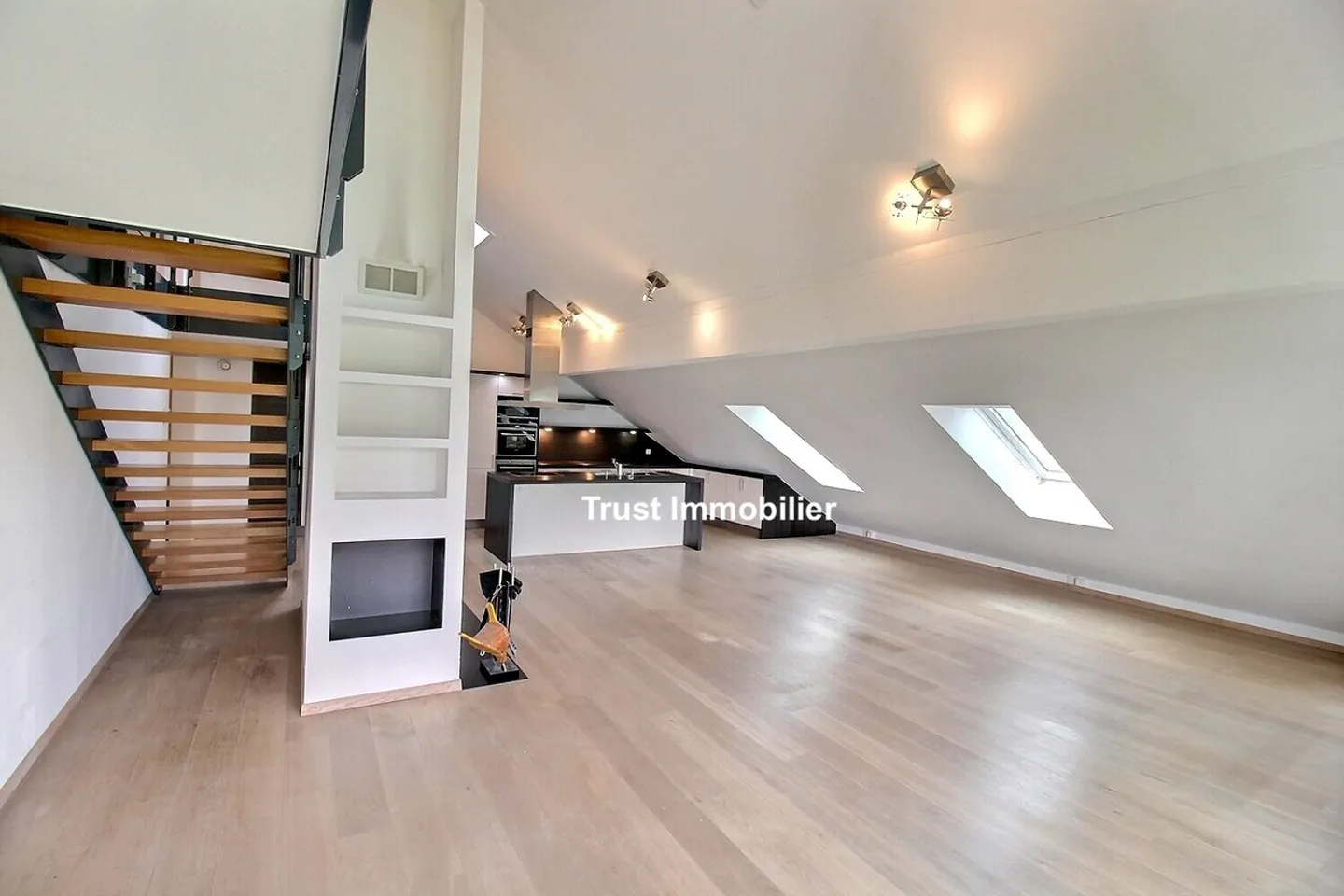 Spacious Modern Apartment with Jura View, 10 Minutes from Nyon - Photo 3 of 13