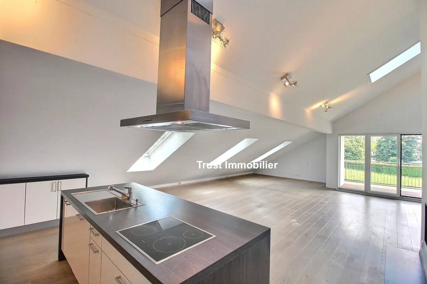 Spacious Modern Apartment with Jura View, 10 Minutes from Nyon - Photo 2 of 13