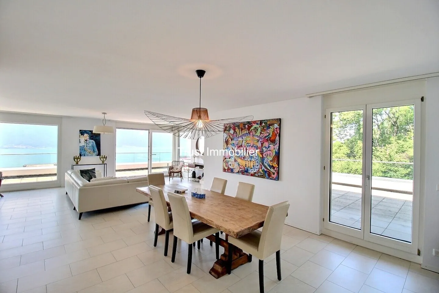 Spacious Penthouse in Montreux: Panoramic View and Vast Terrace - Photo 1 of 13