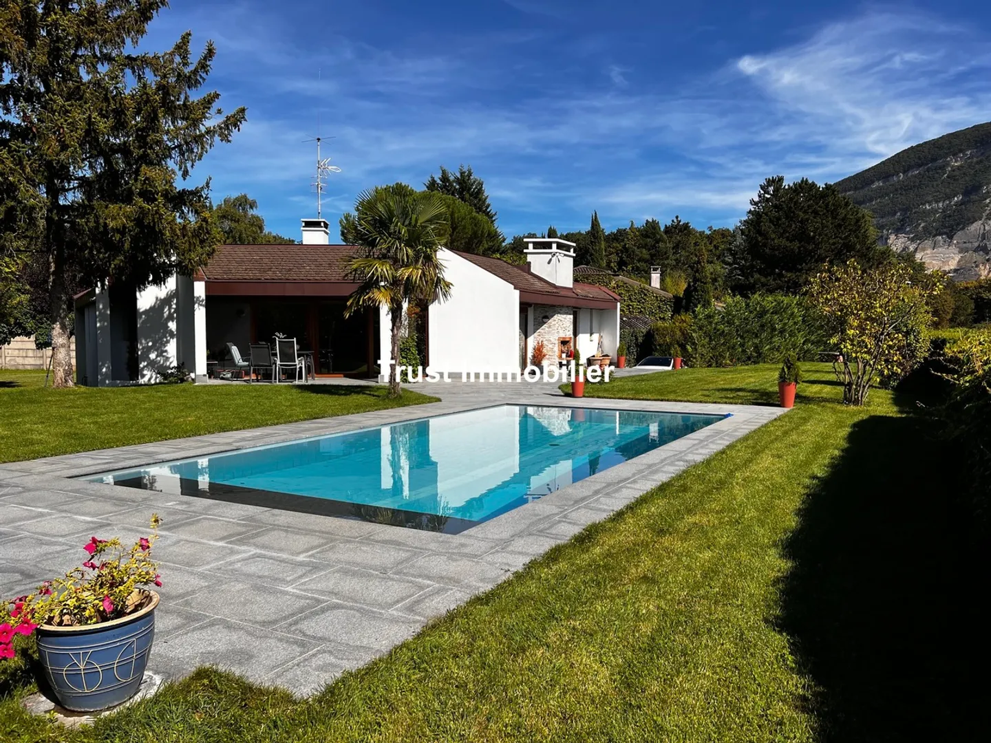 VESSY: RENOVATED ARCHITECT VILLA WITH SALEVE VIEW - Photo 2 of 12