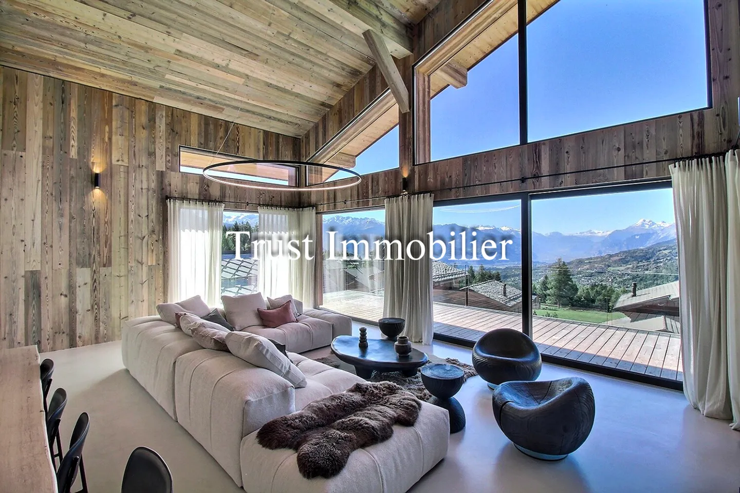 6041. Chalet raro, 15 minuti a piedi dal Regent - Foto 2 di 13