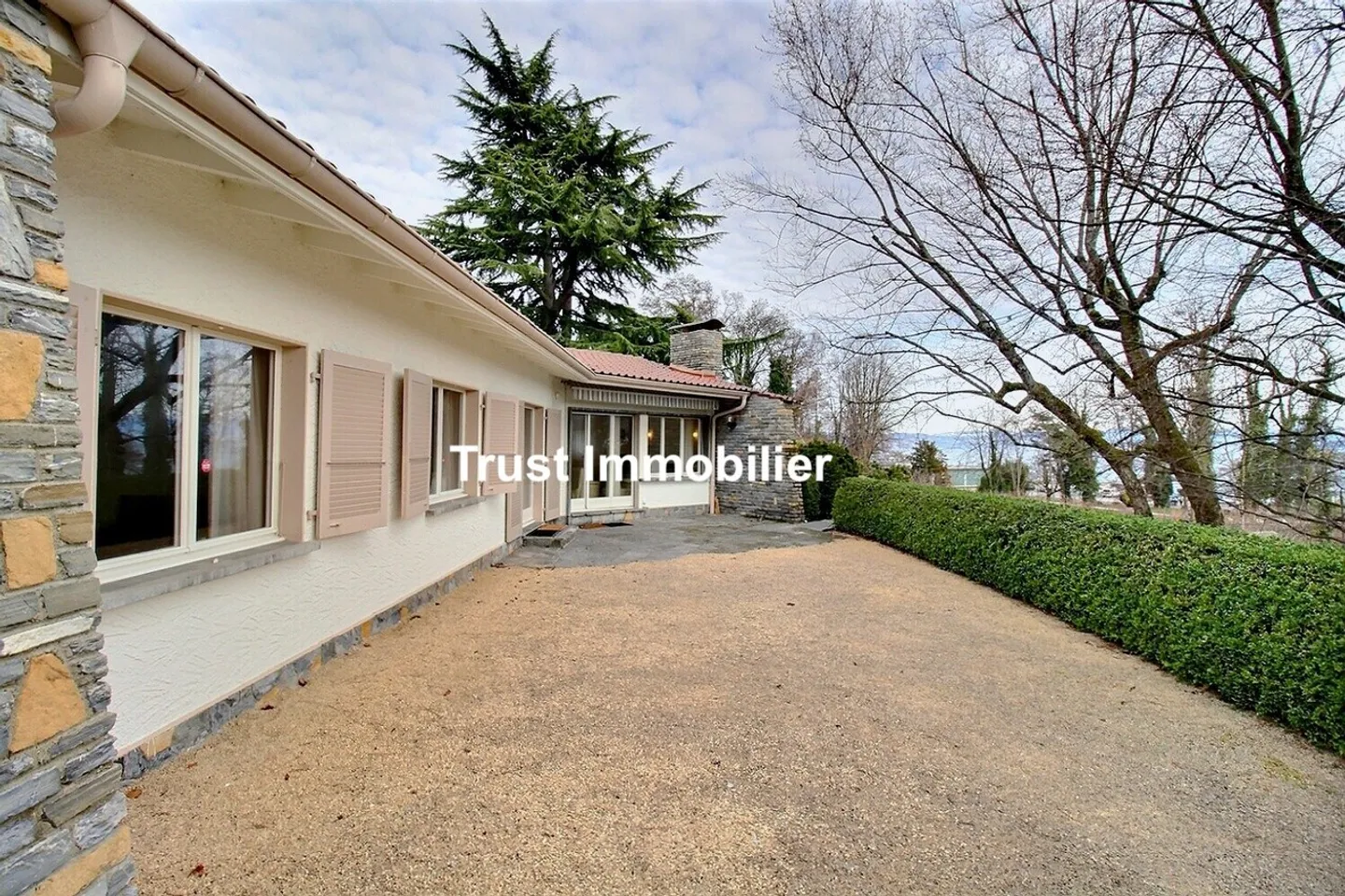 6010. Casa indipendente in prima linea sul lago a Saint-Prex - Foto 2 di 13