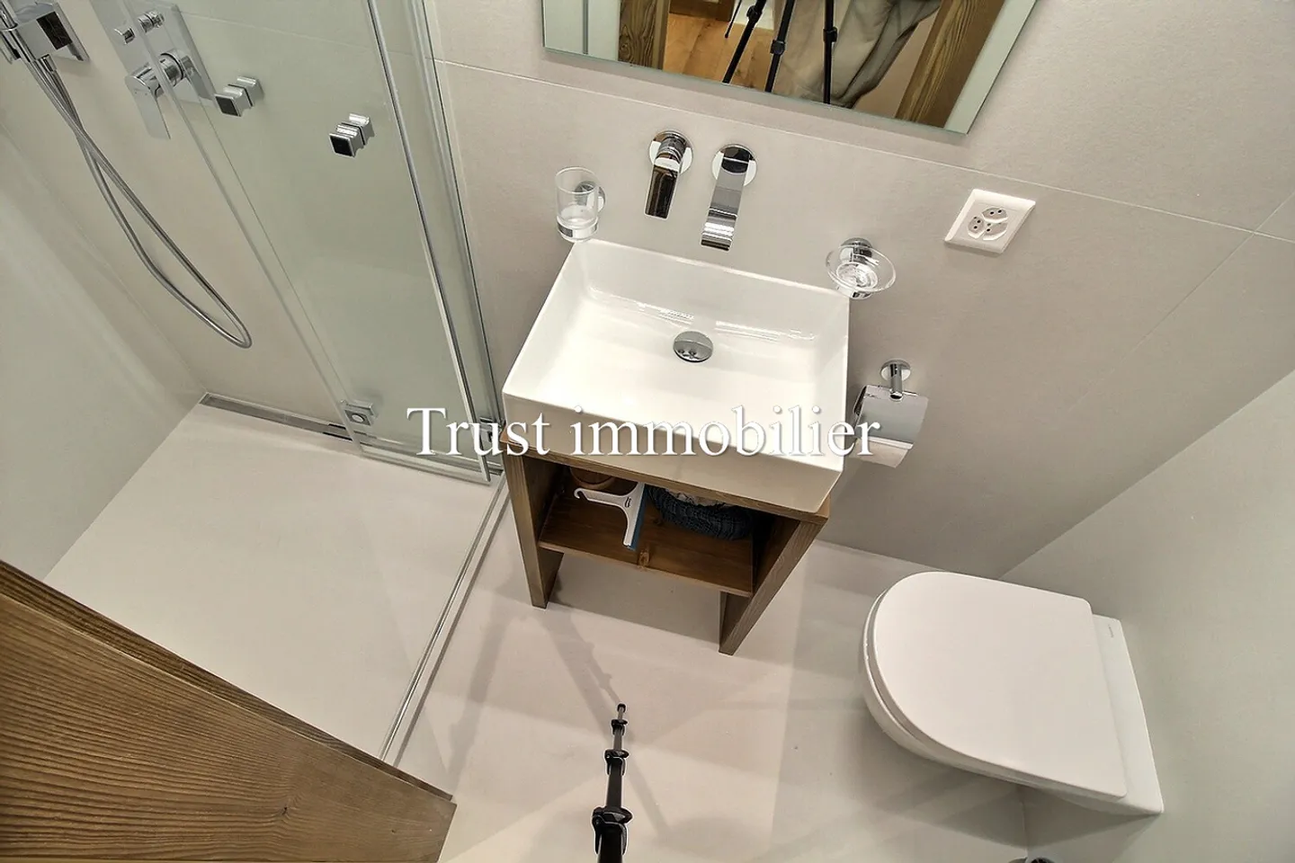 3008. Year-round rental. Fully renovated apartment - Photo 12 of 13