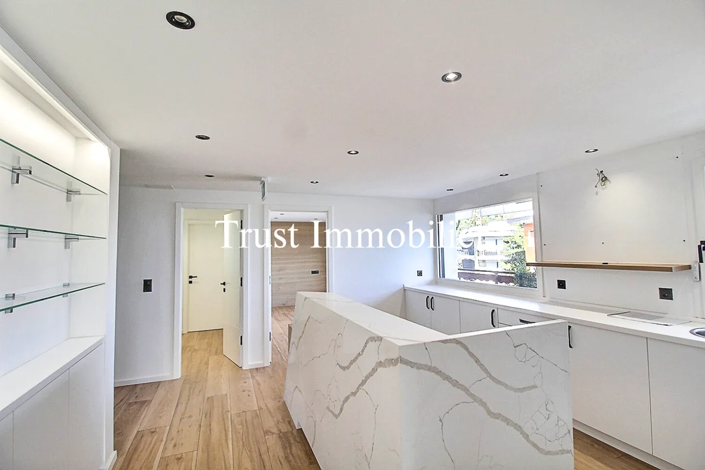 Exceptional penthouse with panoramic view in the heart of Crans - Photo 11 of 13