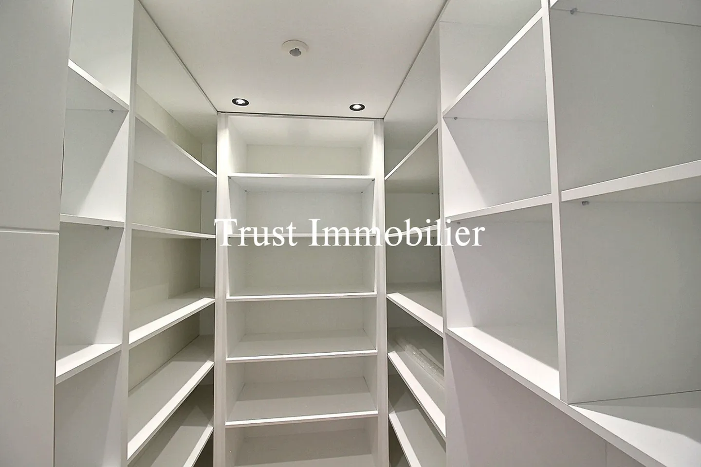 Exceptional penthouse with panoramic view in the heart of Crans - Photo 10 of 13